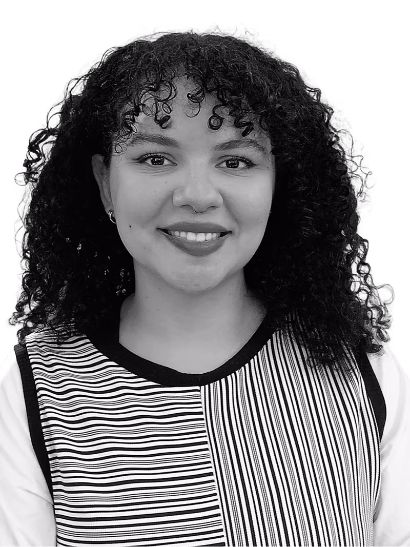 Headshot - Giovanna - Designer