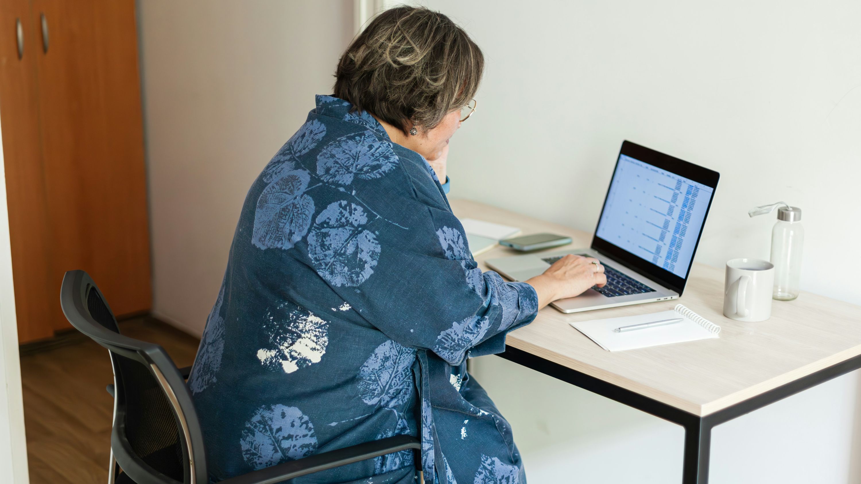 Czy siedzący tryb życia wystarczy, by przytyć mimo diety?