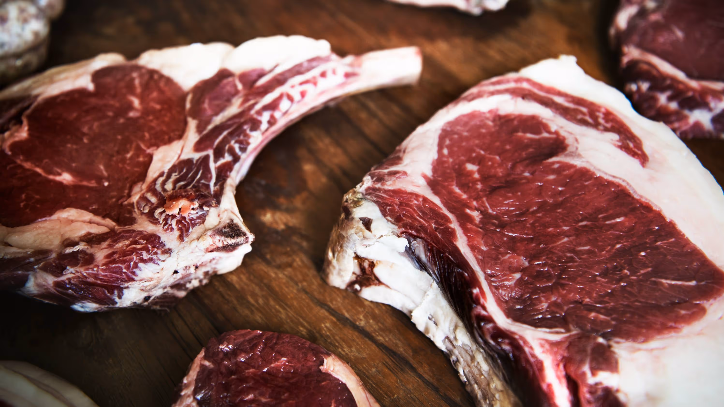Dieta carnivore - zasady, potencjalne skutki i co na to nauka