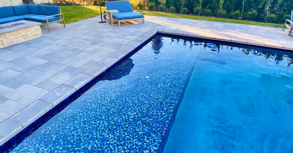 Top Signs Your Backyard Pool Needs Repairs
