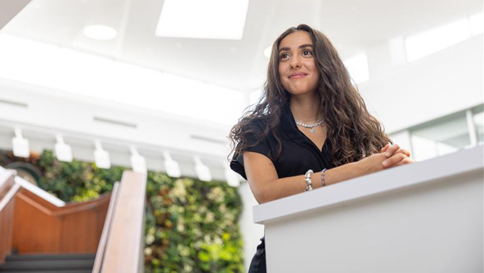 Rachel Pizzonia looking up