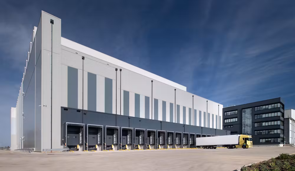 McLaren Construction Completes the UK's largest cold store facility