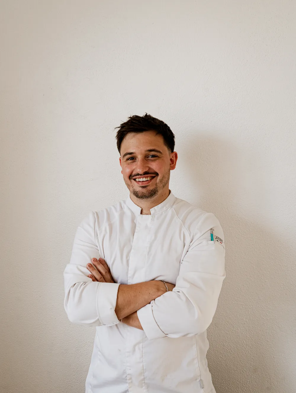 Portrait du chef Jérémy Bunisset, cuisine sincère et locale à la brasserie Jibé de Vigeois