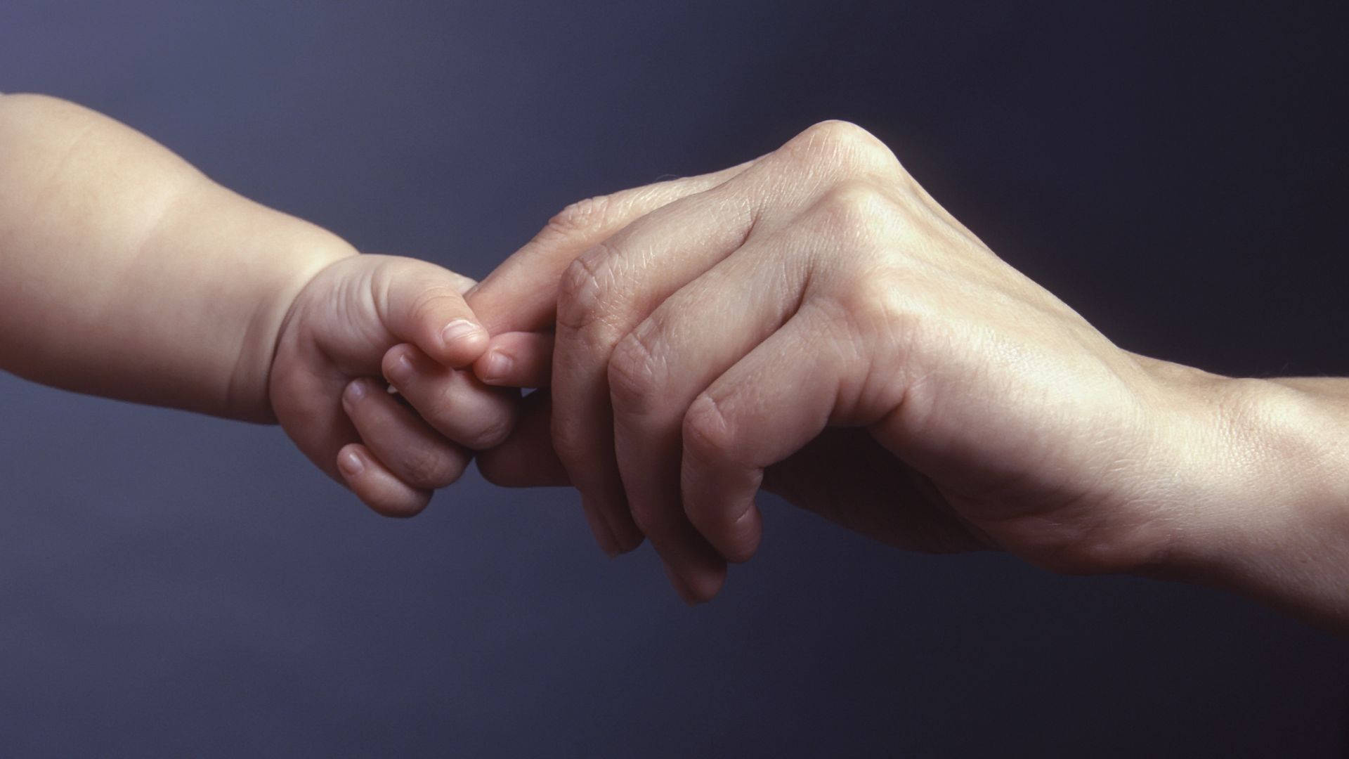 baby-hand-shaking