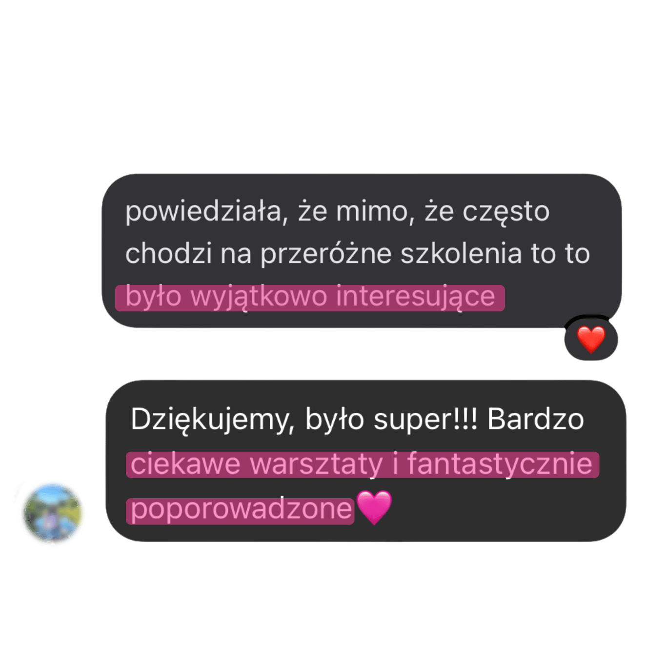 Zrzut ekranu dwóch komentarzy na czarnym tle: „powiedziała, że mimo, że często chodzi na przeróżne szkolenia to to było wyjątkowo interesujące ❤️” oraz „Dziękujemy, było super!!! Bardzo ciekawe warsztaty i fantastycznie poprowadzone 💗”.