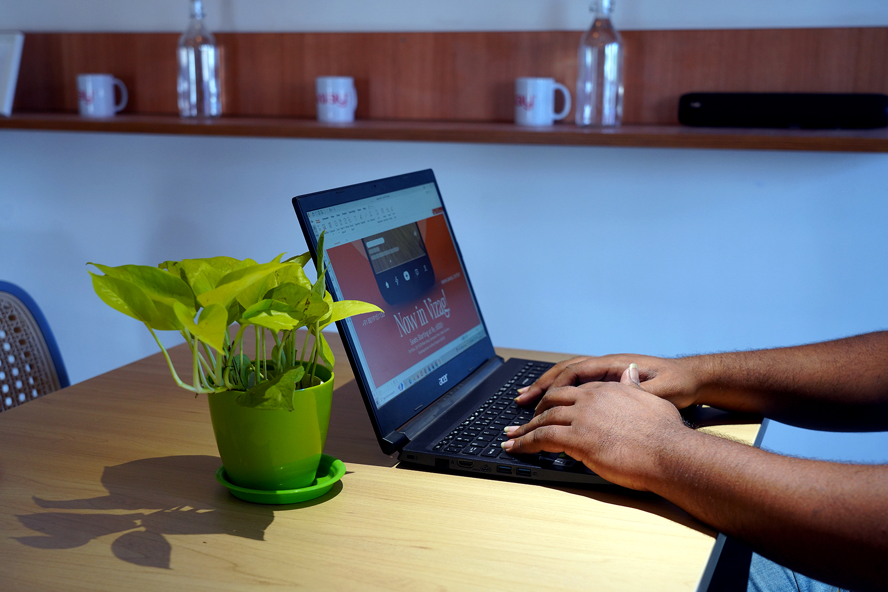 An user working in away.center with his laptop