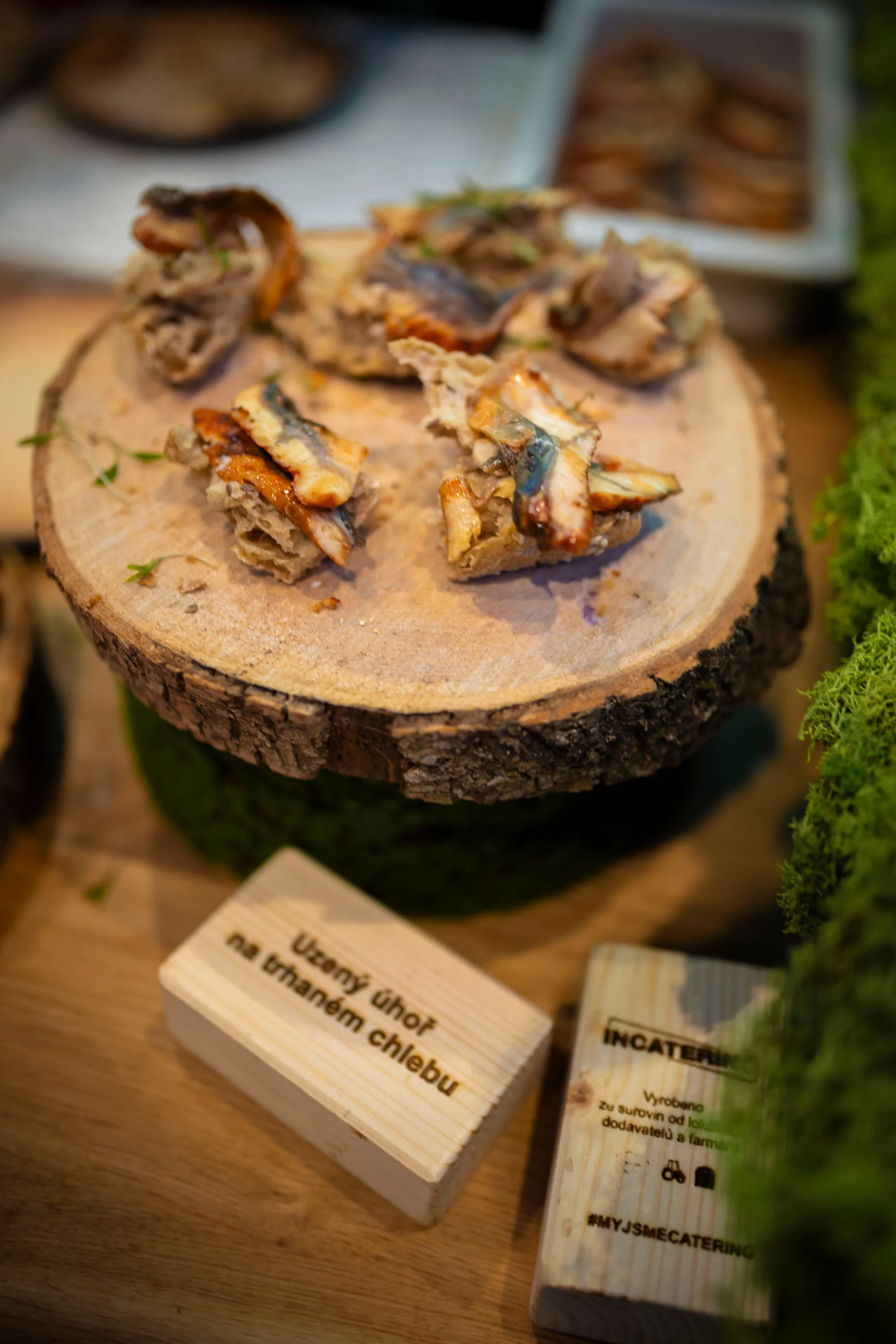 Kanapky s uzeným úhořem