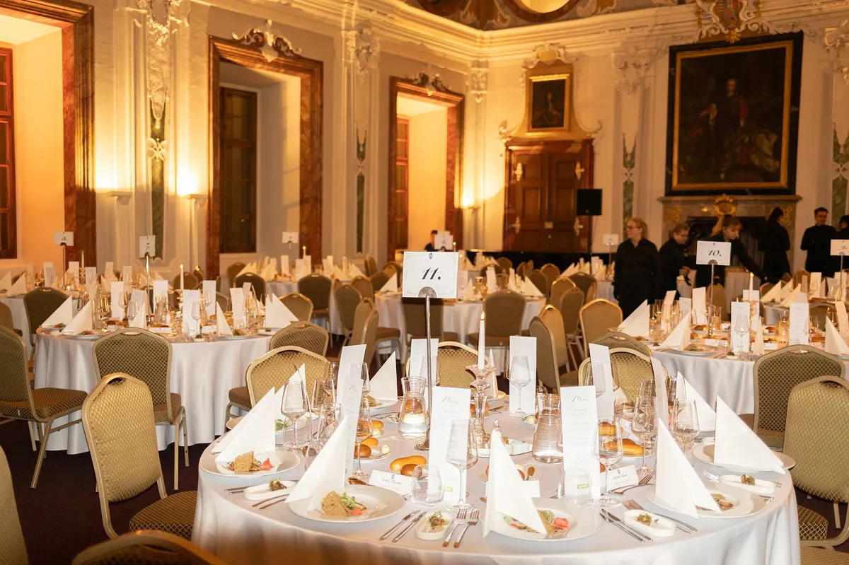 Gala večeře v břevnovském klášteře