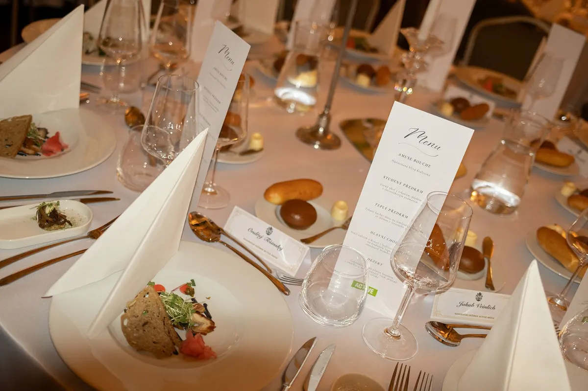 Prostřený stůl - gala