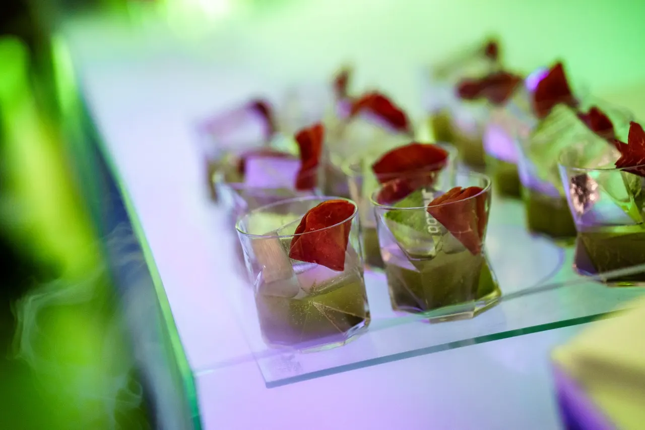 Netradiční servis welcome drinku z Infinity Cloud