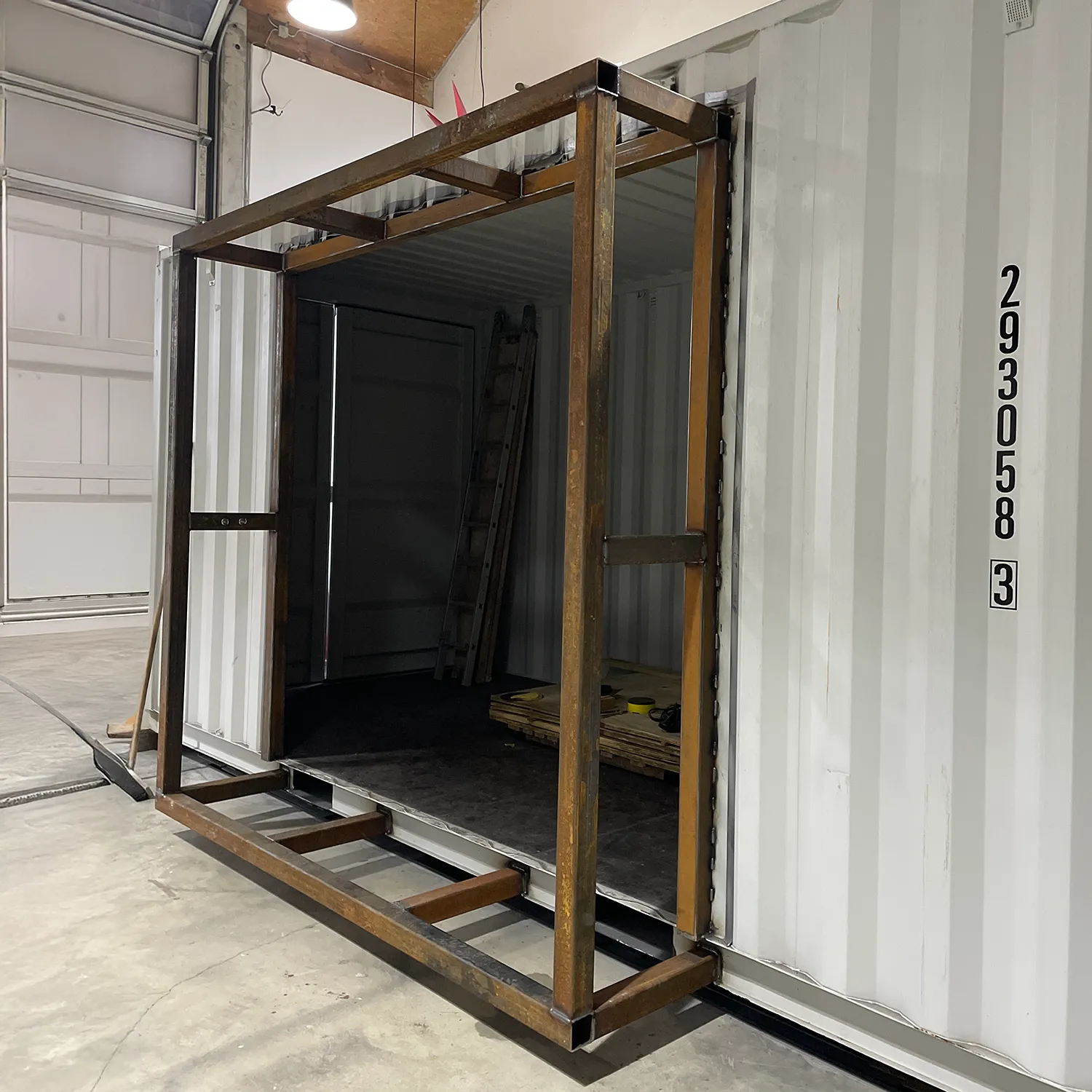 Side Door Seecontainer Umbau in Tiny House