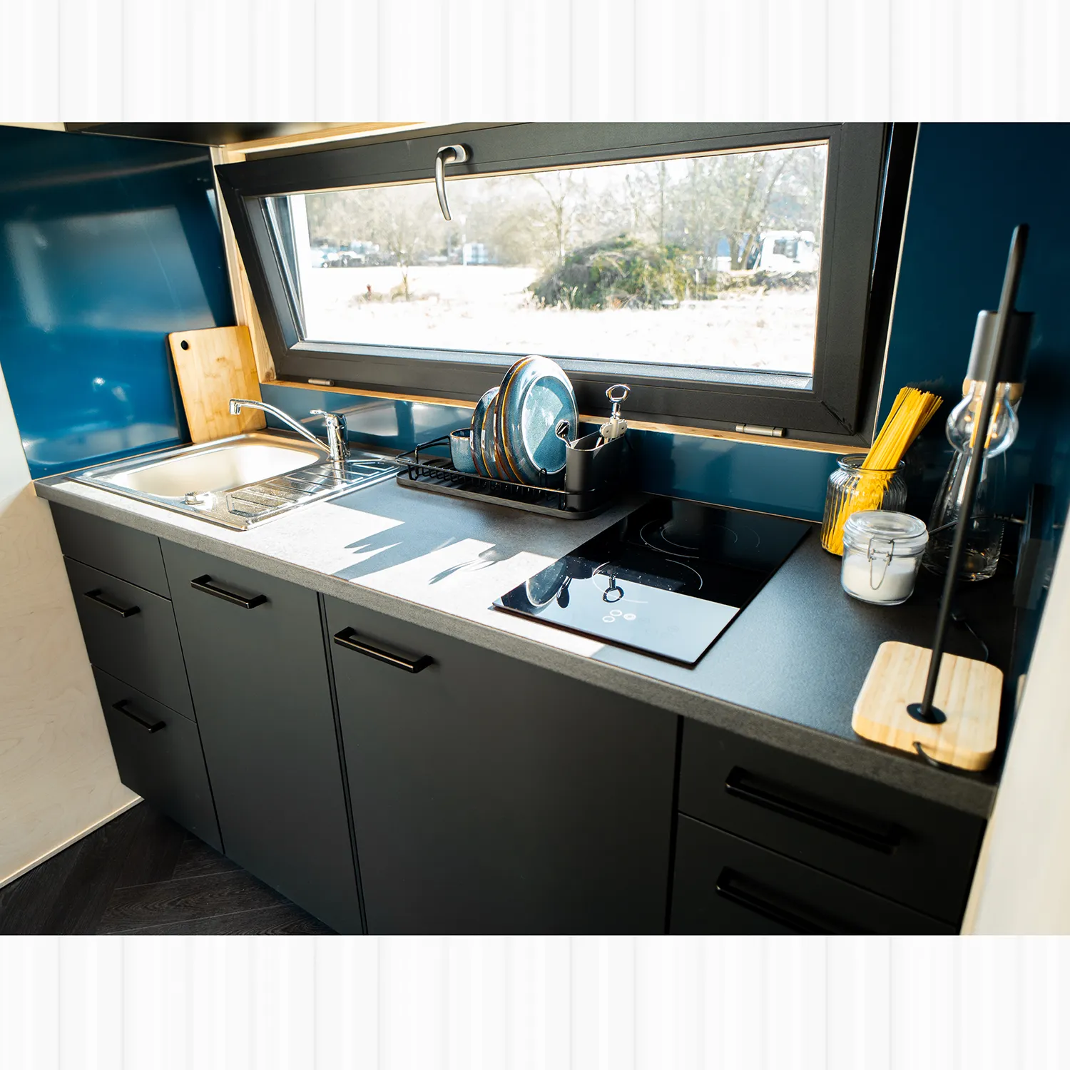 Container Tinyhouse Wohn-und Kochbereich