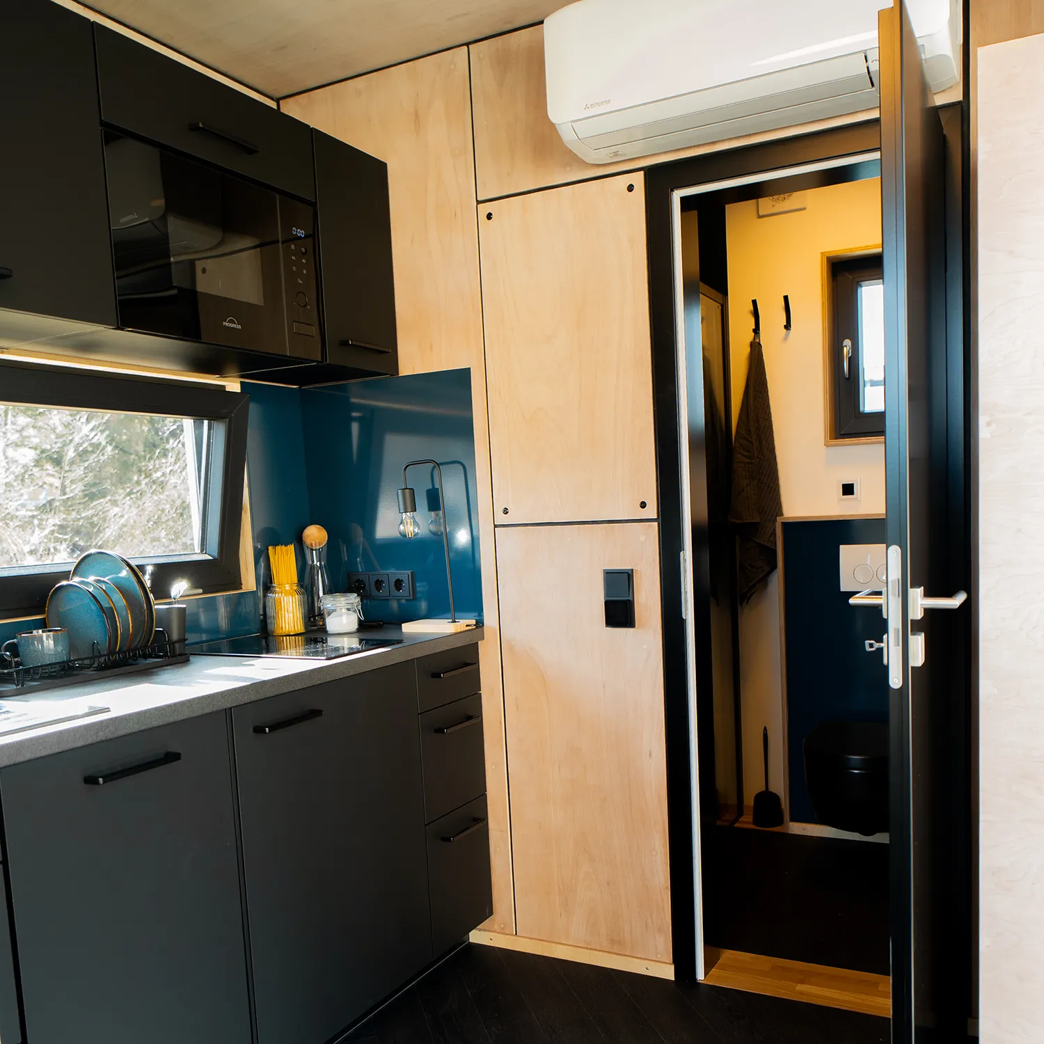 Container Tinyhouse Wohn-und Kochbereich