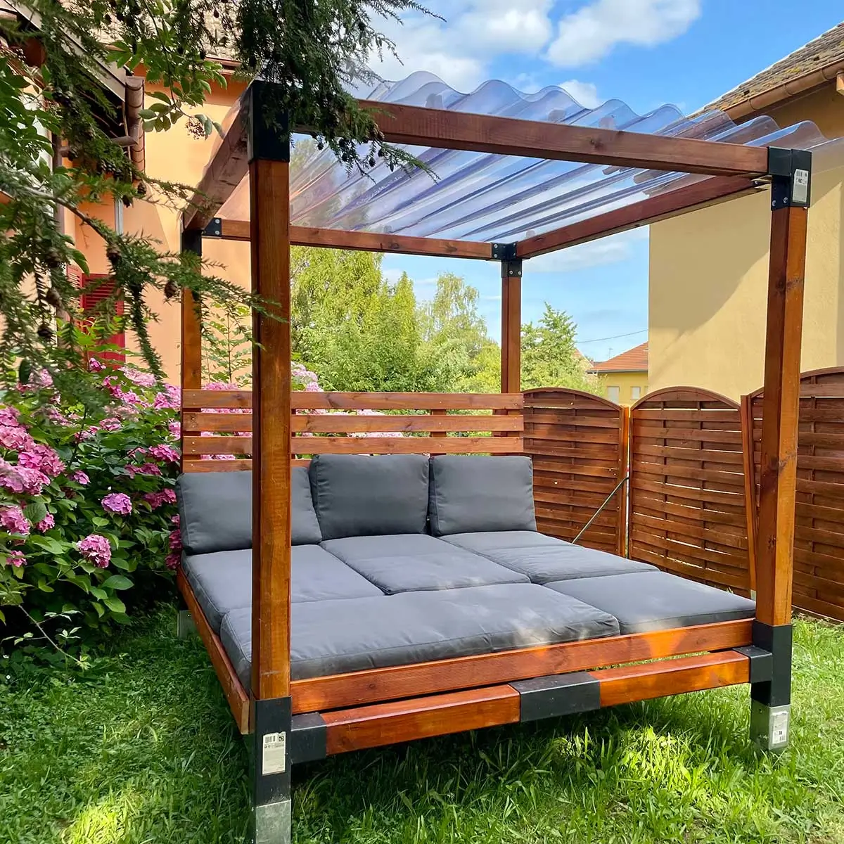lit extérieur King Size de la Villa Hortensia