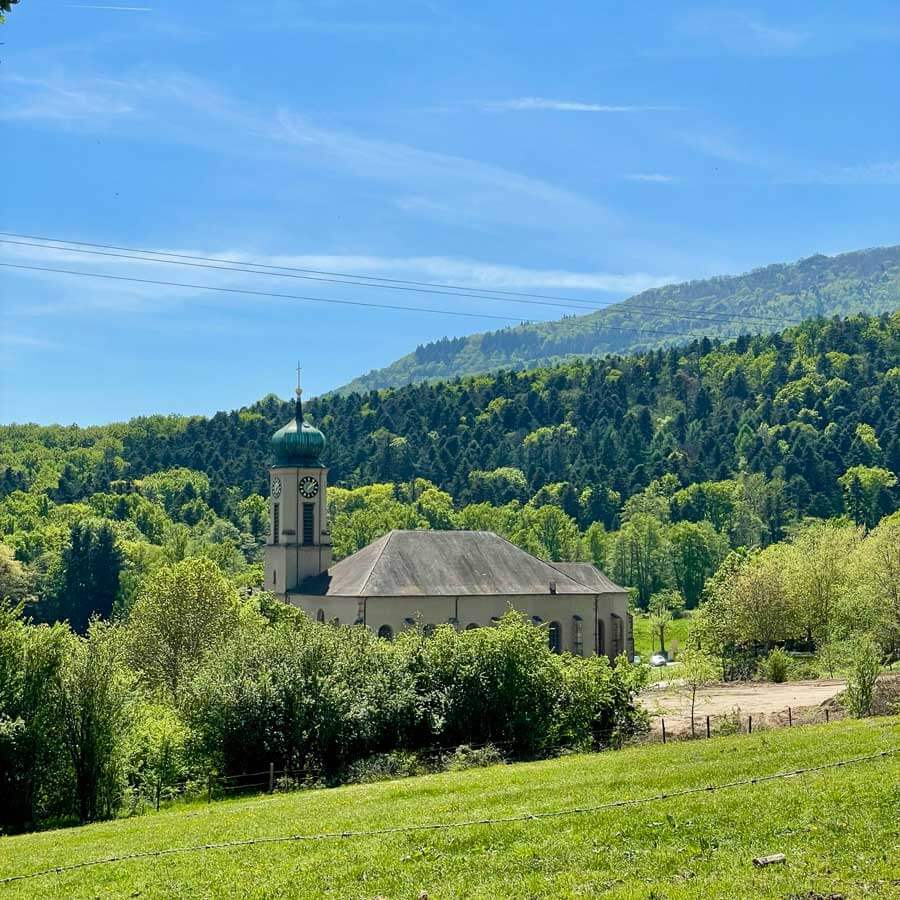 Basilique de Thierenbach, vue depuis le bord de foret