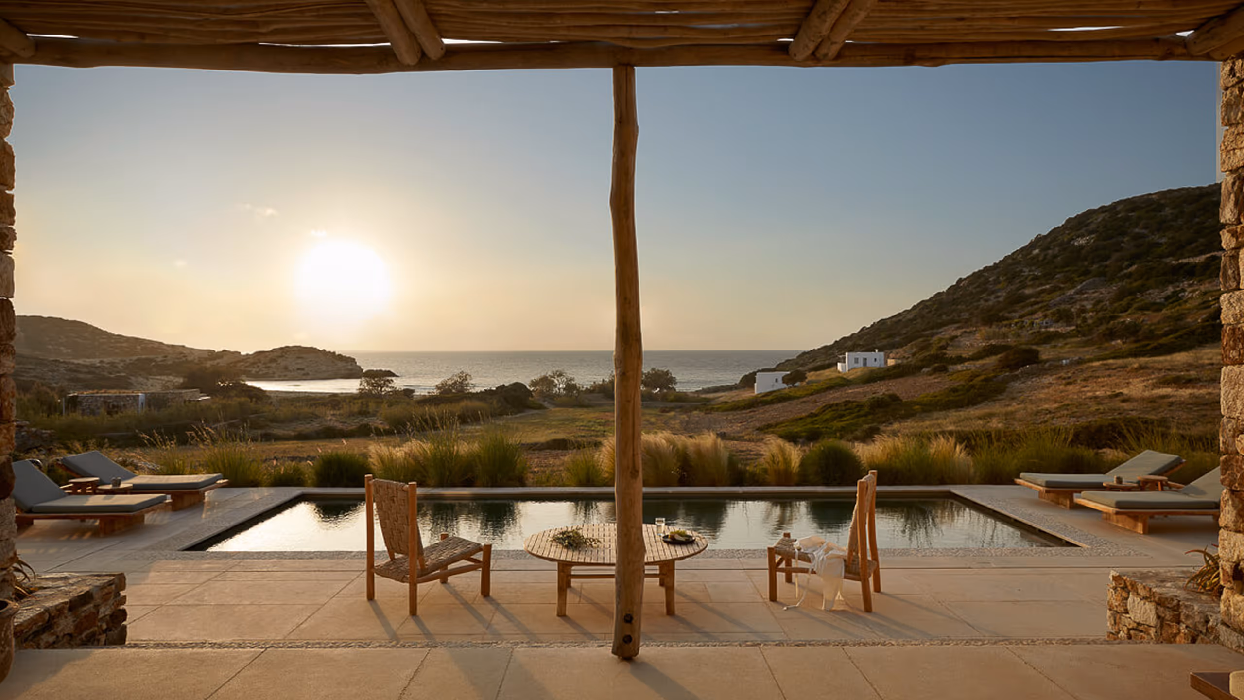 A house open to the sea