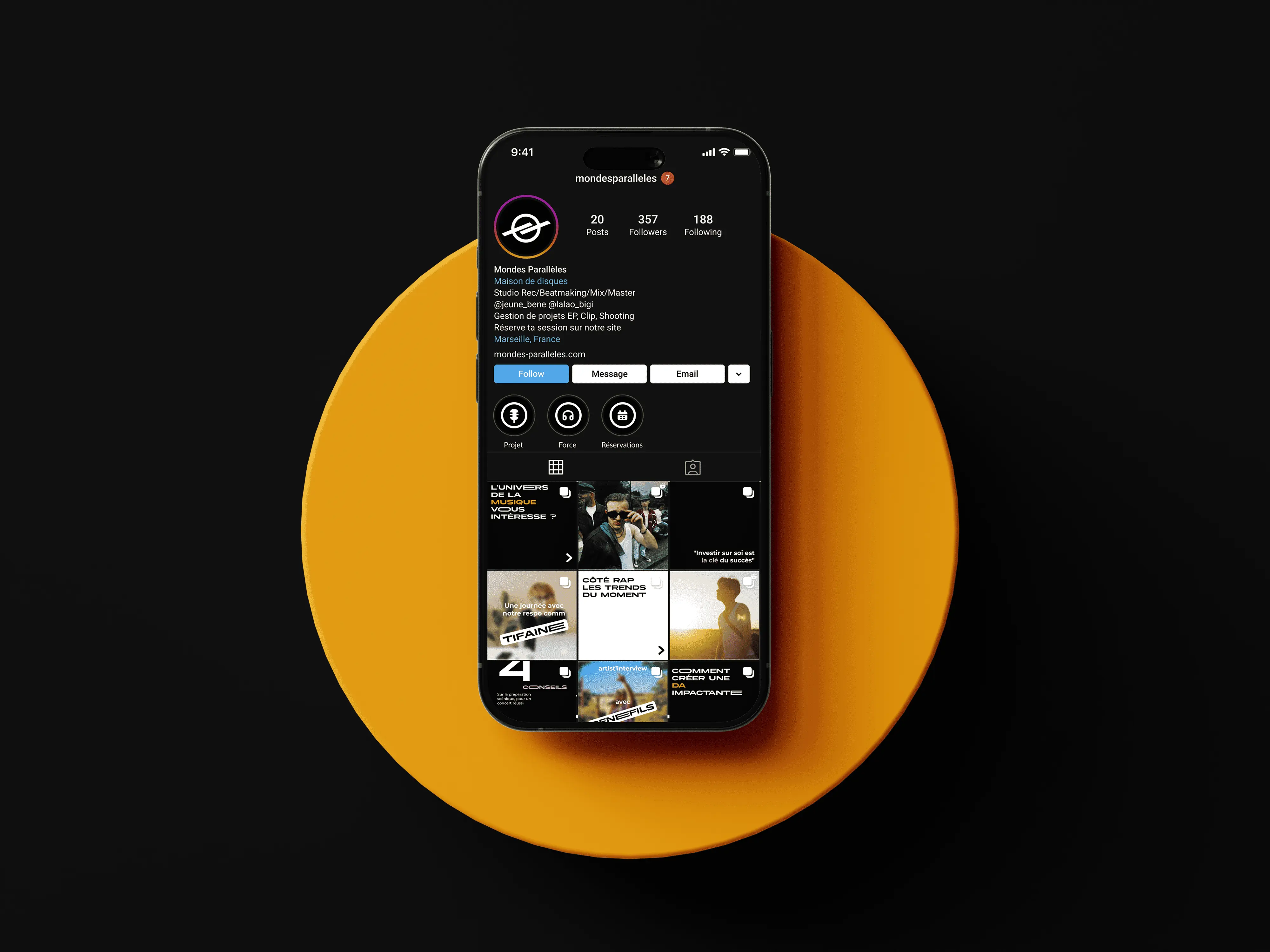 Création d'un feed instagram pour Mondes Parallèles
