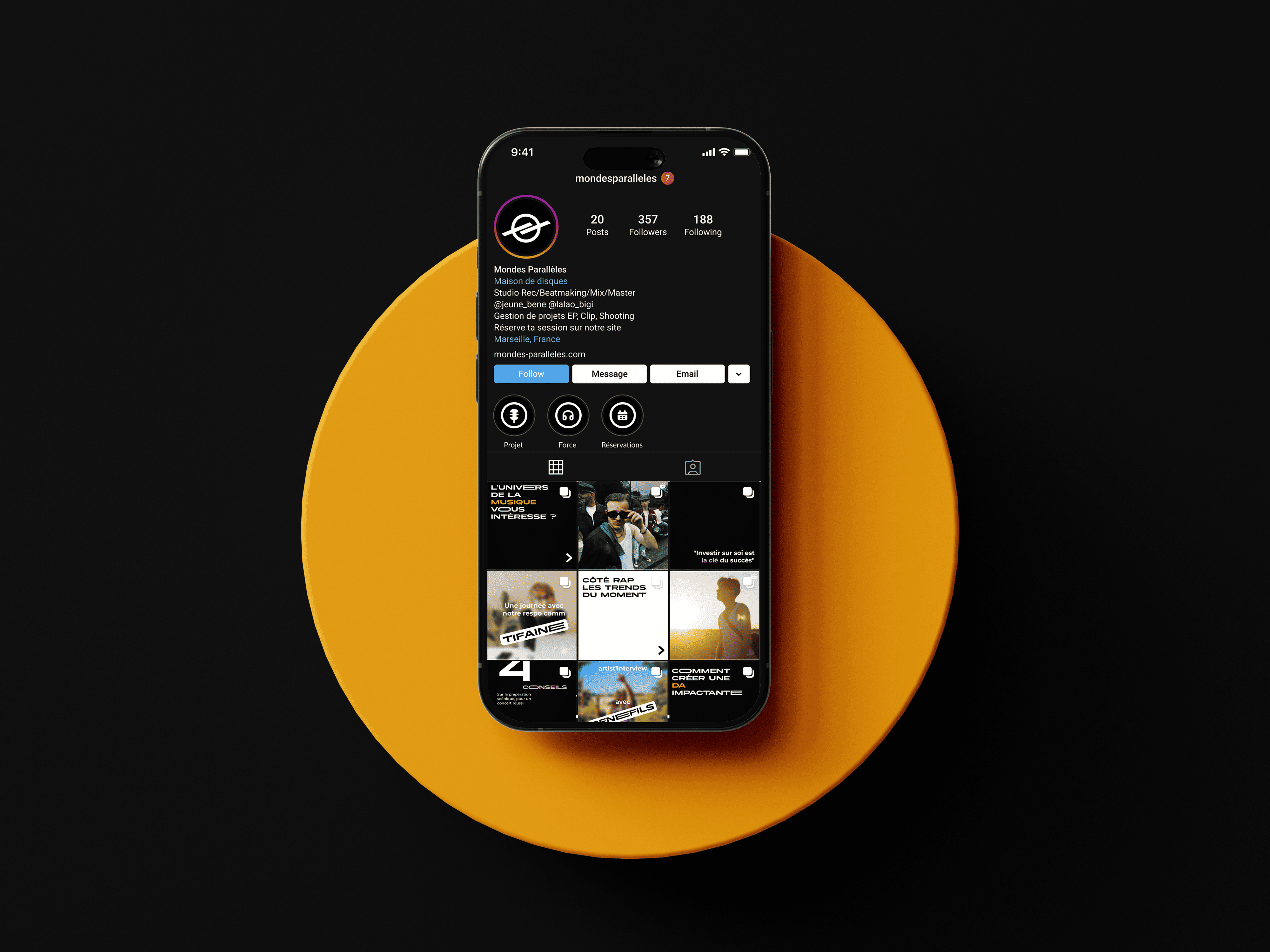 Création d'un feed instagram pour Mondes Parallèles