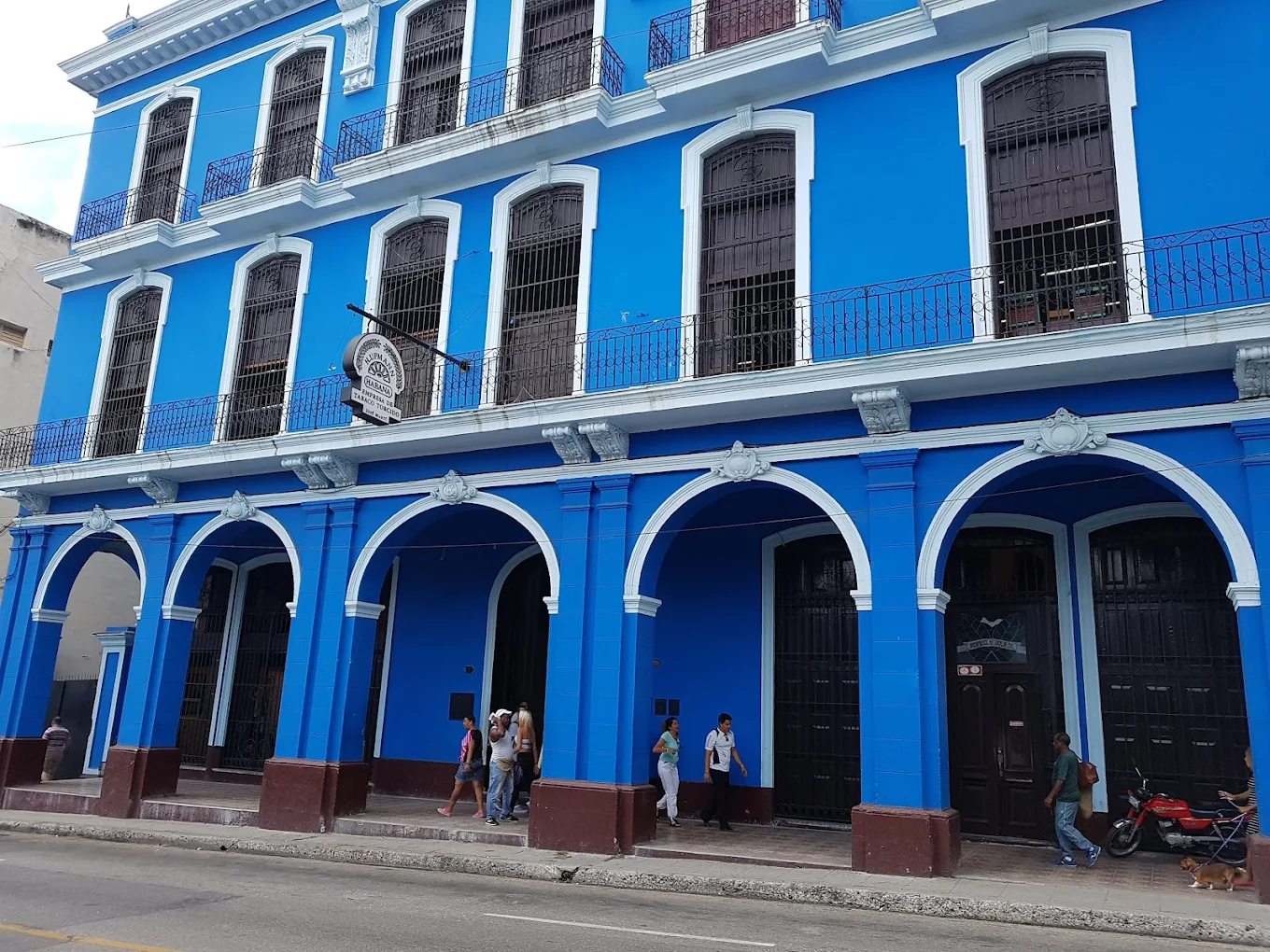 Havana’s Heartbeat: A Guide to Cigar Factories and Official Shops