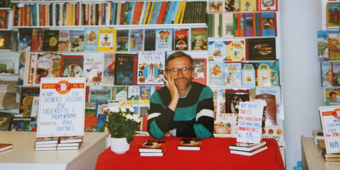 Rolf Ekenes fotografert under en boksignering i Tønsberg