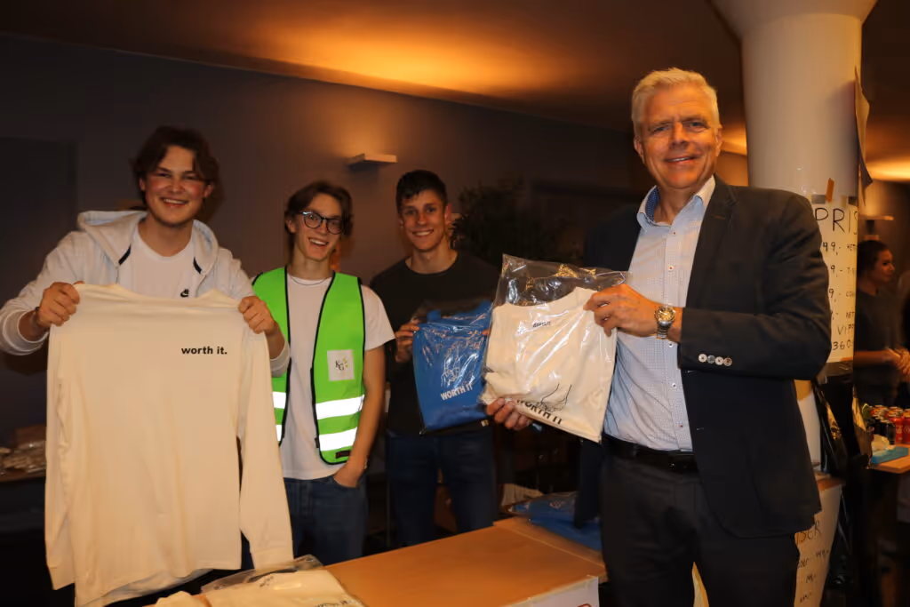 Global-leder Haakon Kessel sikret seg KG-aksjonens T-skjorte