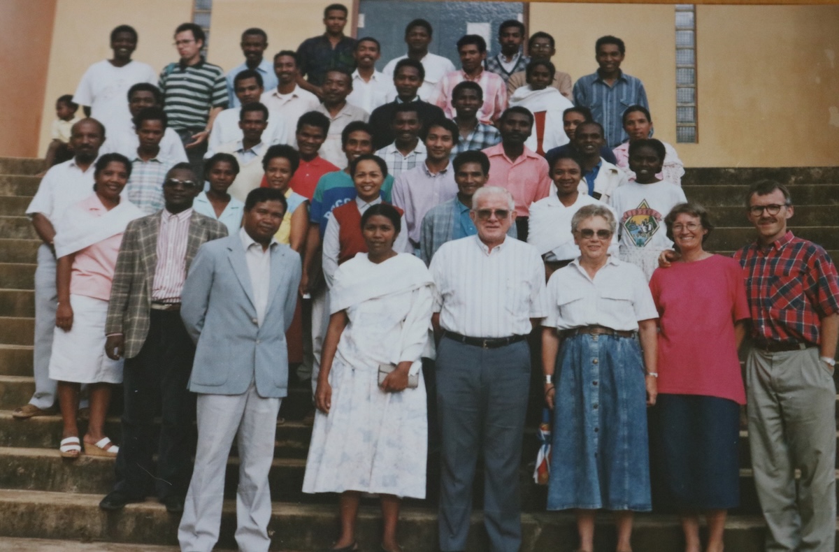 Stab og studenter ved det teologiske fakultetet SALT i 1995.