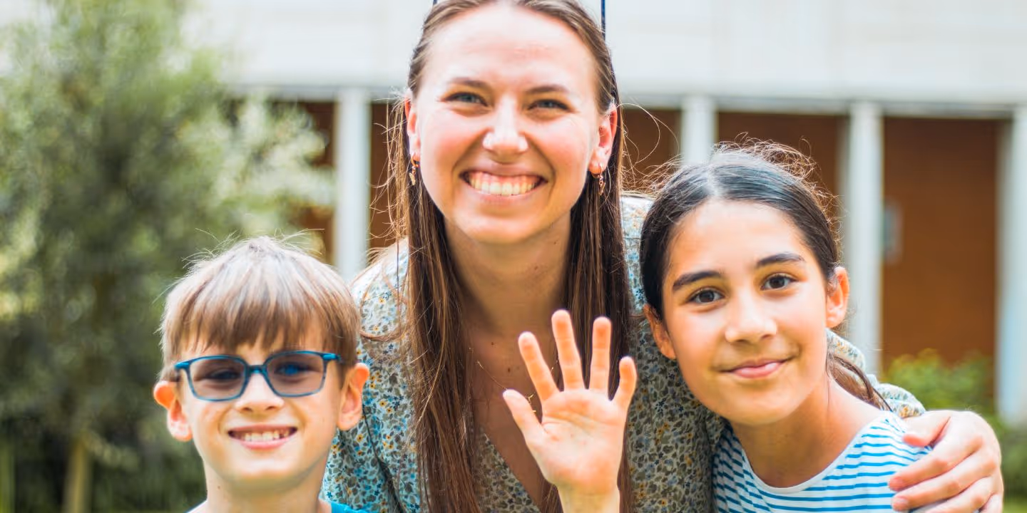 Silje Løvdal og barn i Frankrike
