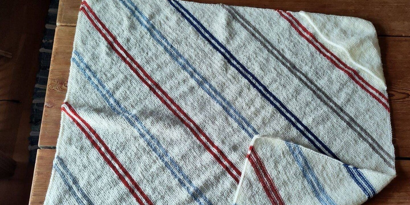 strikket babyteppe til Madagaskar