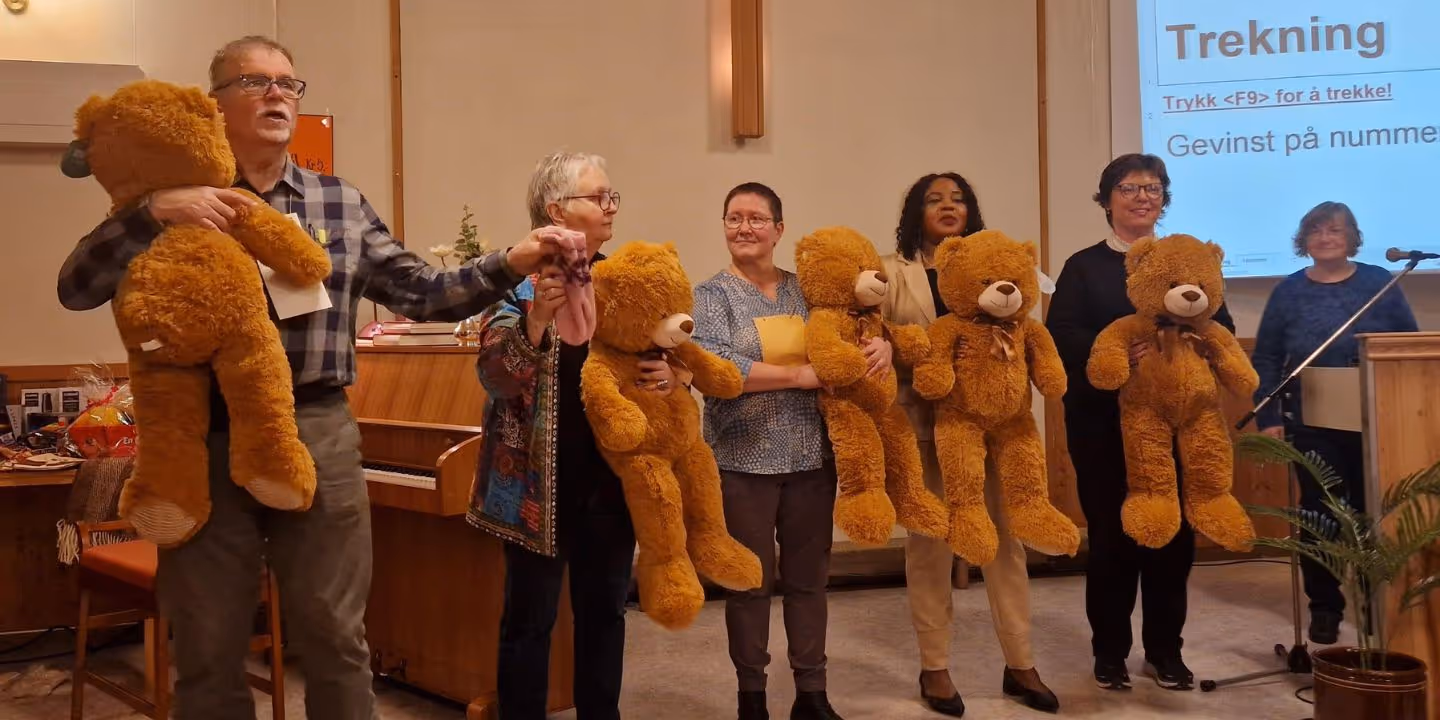 Bilde viser personer under basartrekning