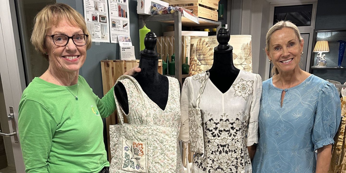 Butikkleder Marit Hovde Syltebø t.v. og Lisbeth Stavik Tautra 