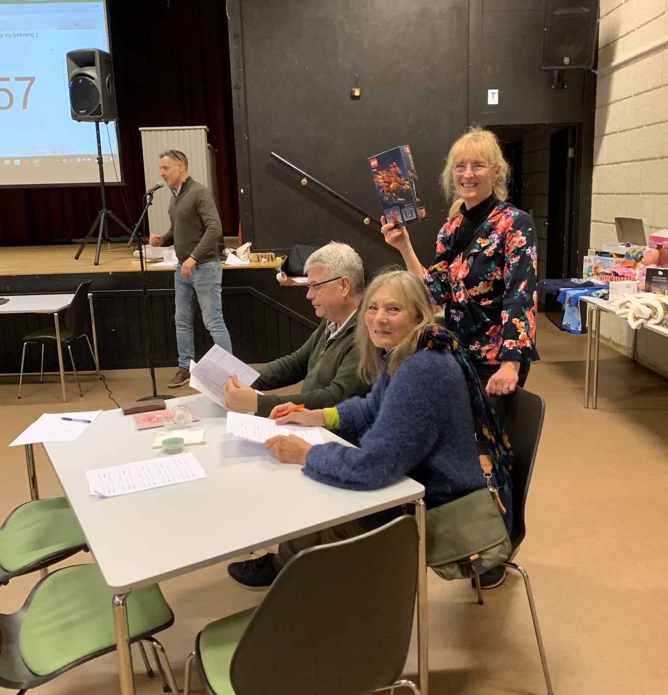 Bildet viser tre personer