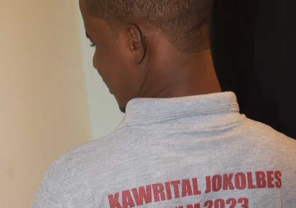 Bildet viser et anonymisert utsnitt av ansiktet til H.M.B