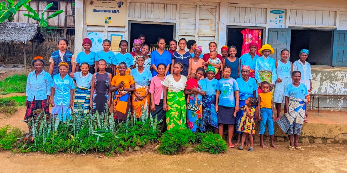 Bildet viser et gruppebildet av alle Remafi-medlemmene