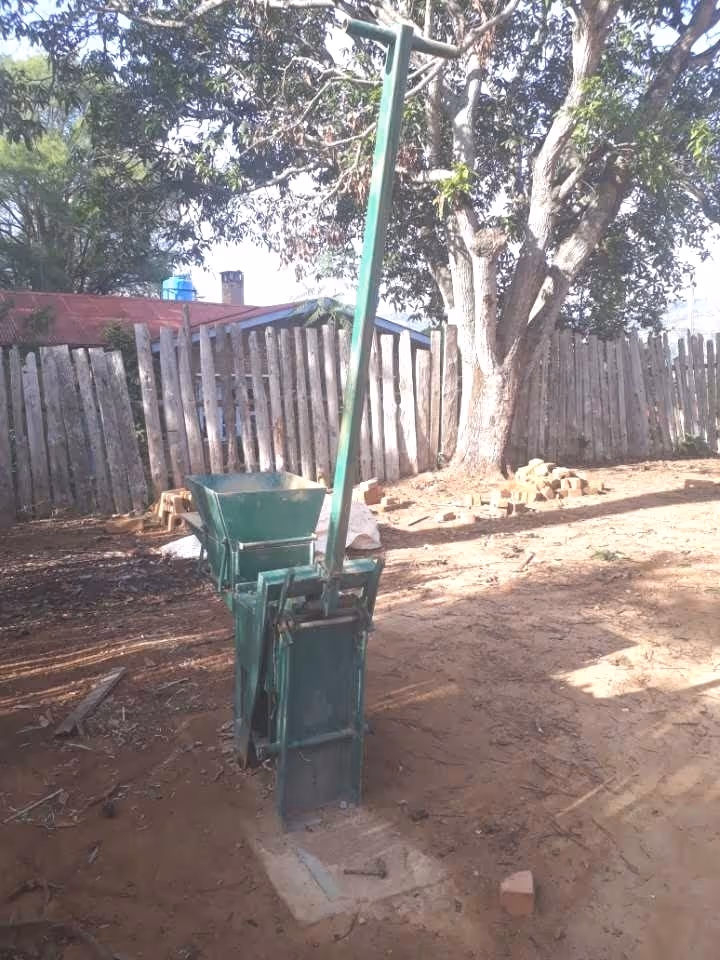 bildet viser en mursteinmaskin