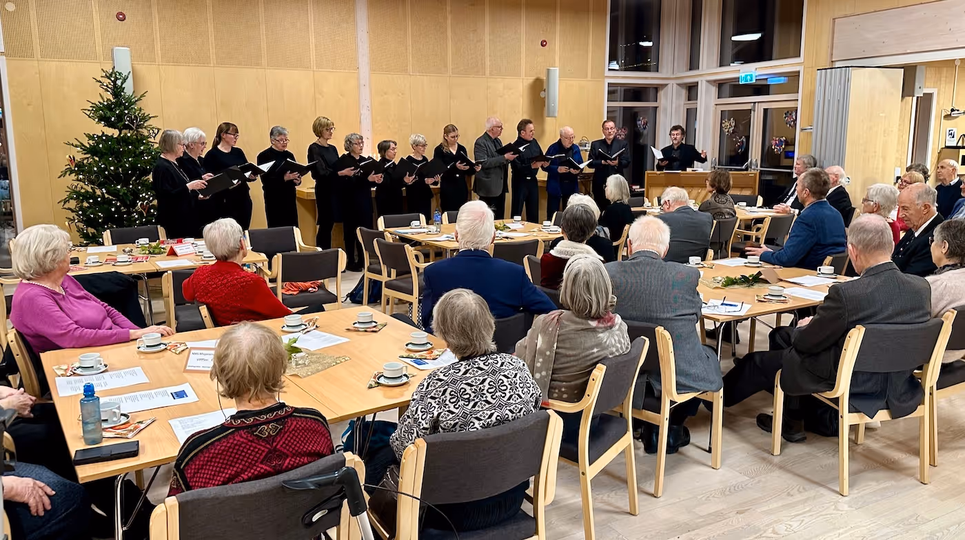 Bildet viser Røbekk kirkekor