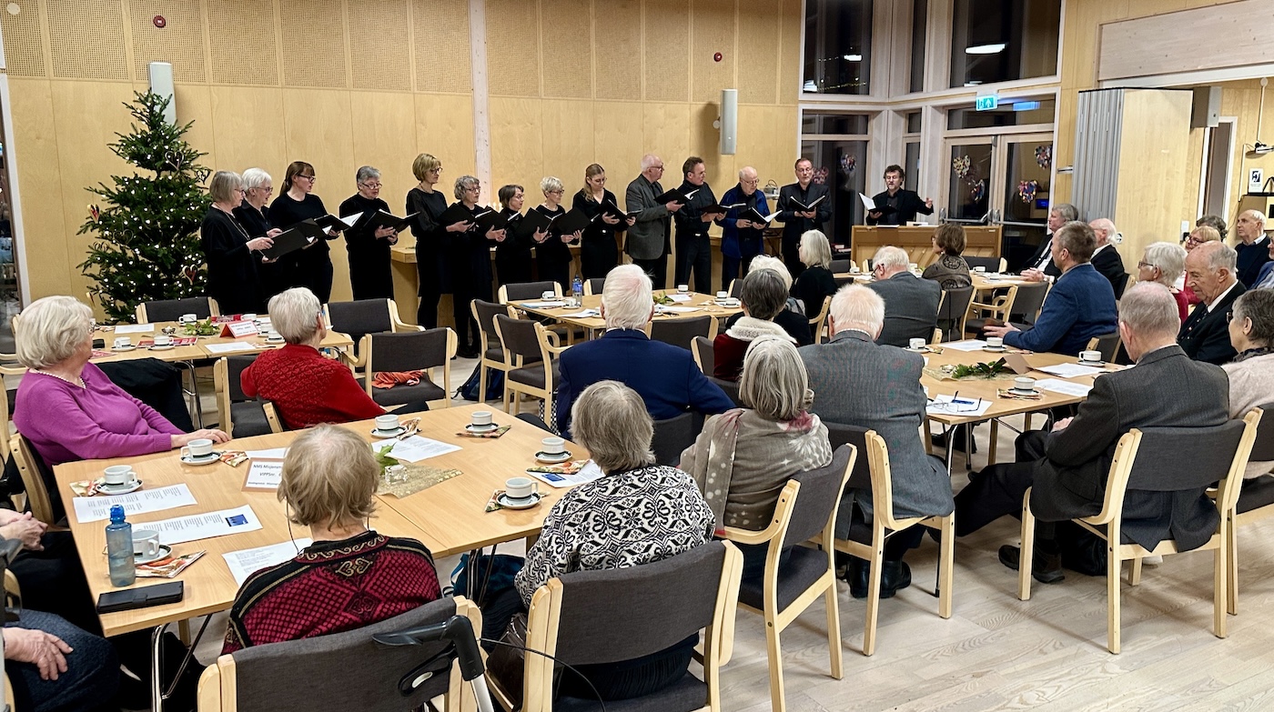 Bildet viser Røbekk kirkekor