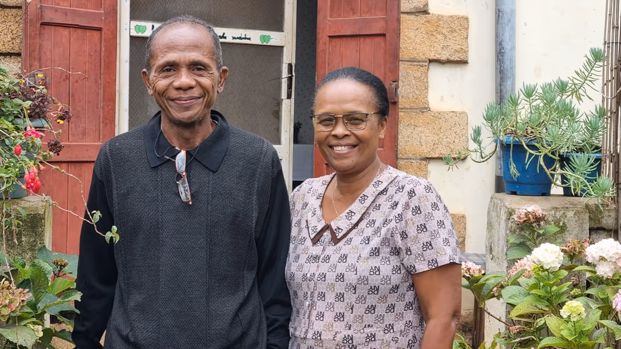 Bildet viser ekteparet Claudias og Vololona