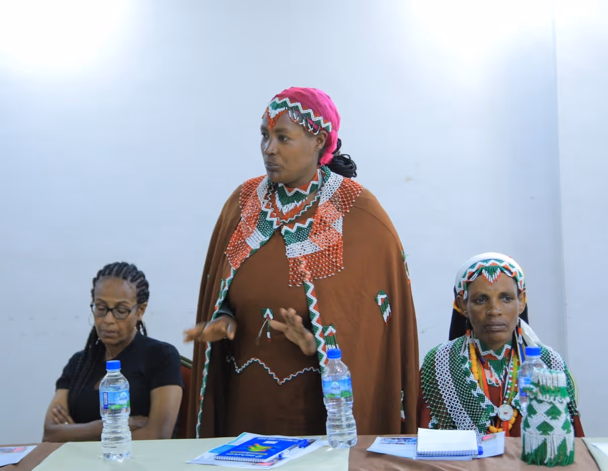 Bildet viser Hade Sinquee Martha kledd i trandisjonelle klær