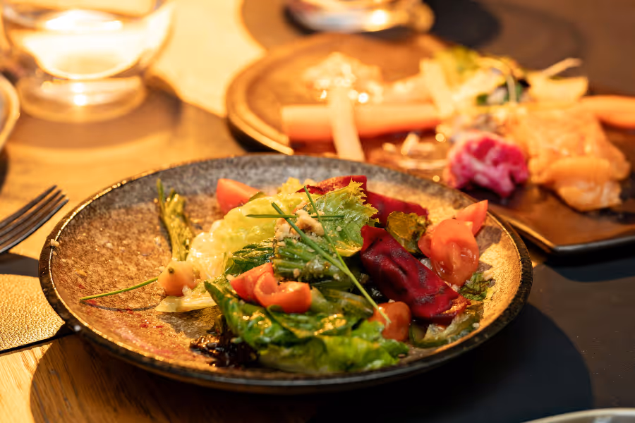 Bildet viser en tallerken med middagsmat