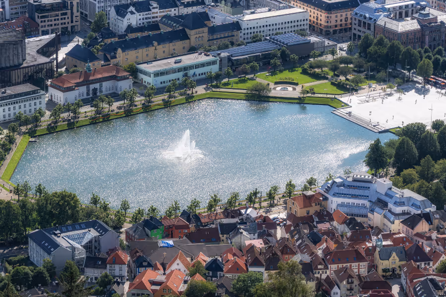 Bildet viser et luftfoto over Bergen