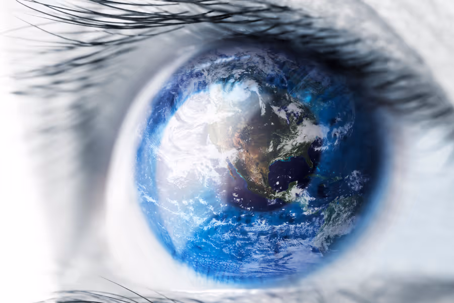 Bildet viser nærbildet av et øye, hvor øyet ser ut som jordkloden