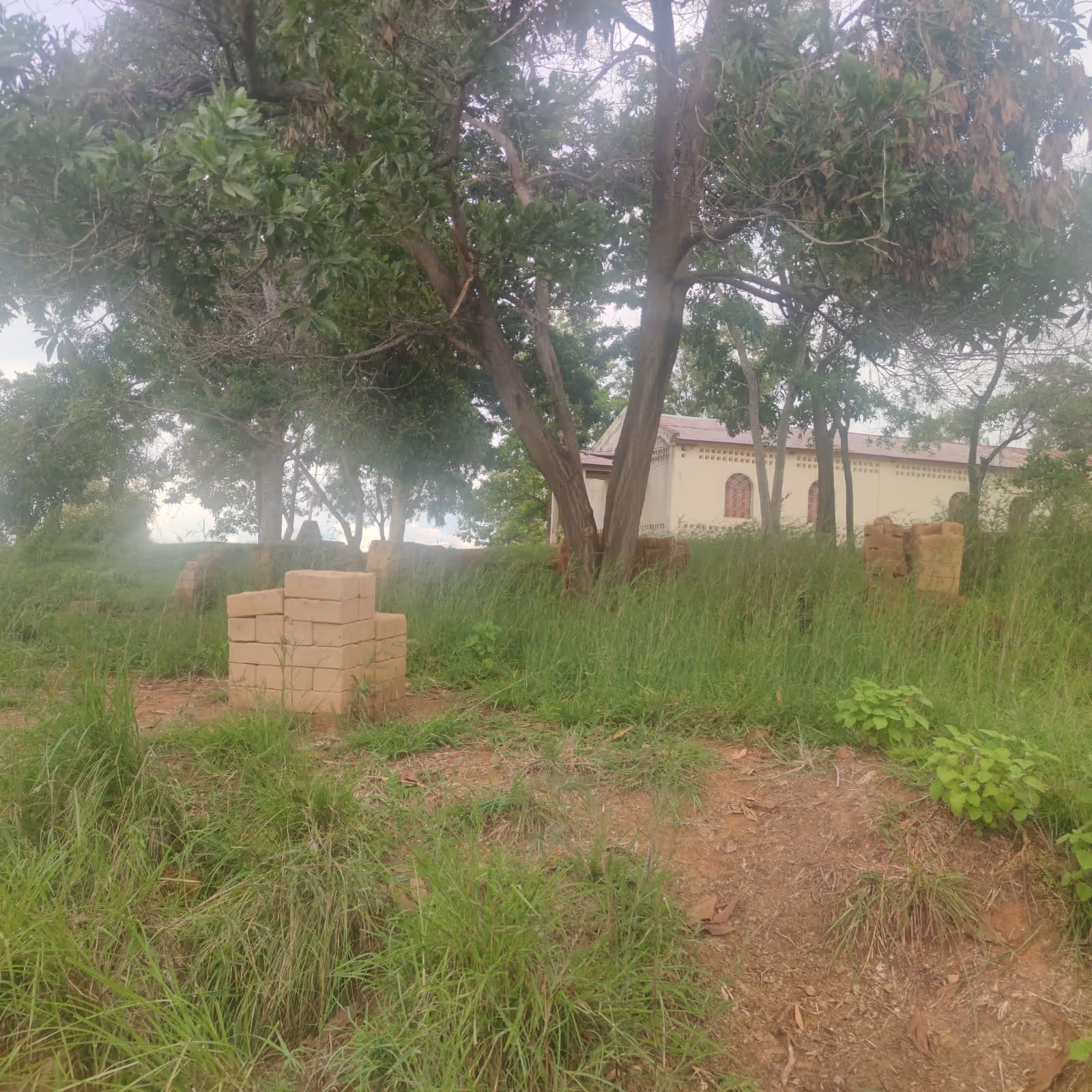 Bildet viser en stabel med murstein