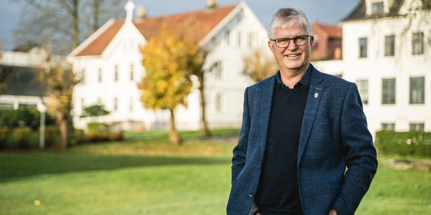 Bildet viser generalsekretær i NMS, Helge S. Gaard, fotografert utendørs