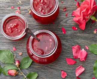 Eetbare rozenblaadjes zitten vol vitamines en antioxidanten