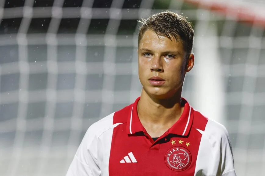 Sean Steur with the Abdelhak Nouri Trophy at Ajax youth academy