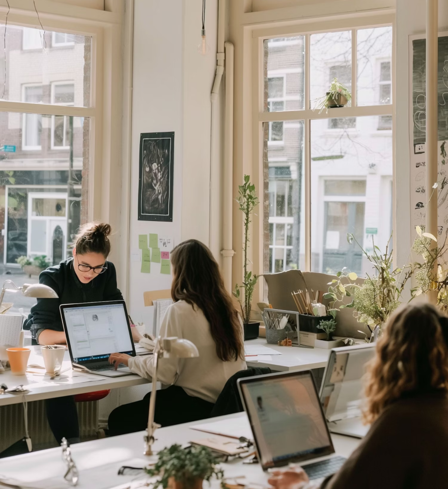  Five essential tips for enhancing the success of remote teams in a collaborative work environment.