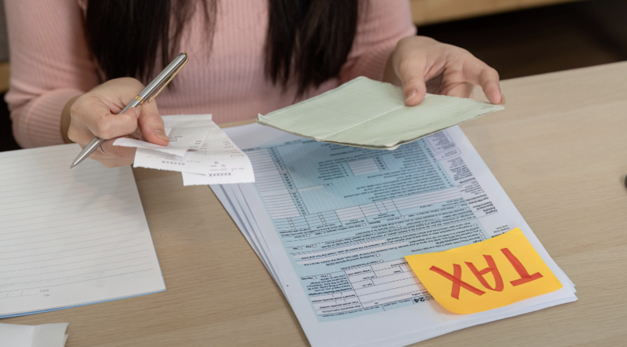 How to Organize Receipts for Taxes: Best Practices & Methods