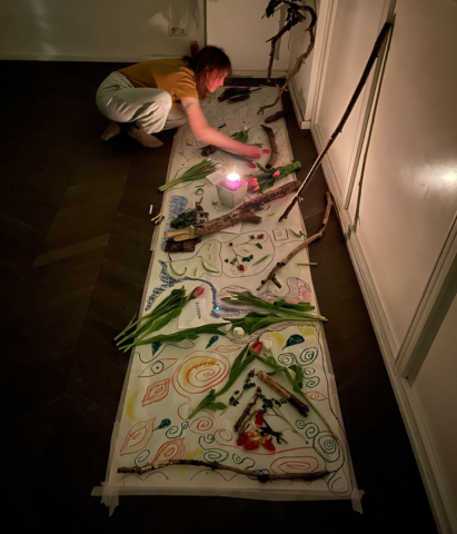 Explorare creativă cu elemente din natură în cadrul atelierului Emotions in Motion