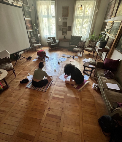 Atelier Emotions in Motion în Bistrița, spațiu de reflecție, prezență și creație.