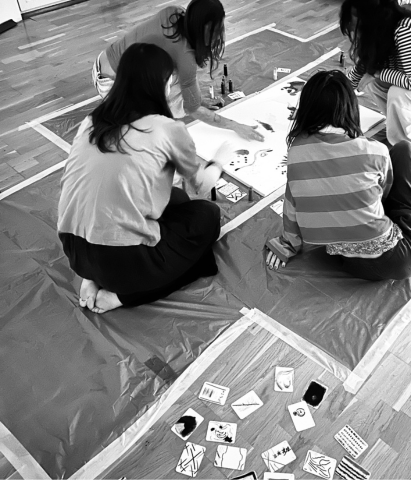 Atelier Emotions in Motion în București, mișcare autentică și expresie prin pictură senzorială..